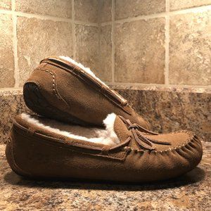 UGG Dakota Slipper (Almost Brand New!)